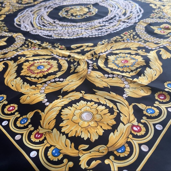 👑 Kathie Lee, Vintage Coronation Kaleidoscope Bejeweled Scarf - Picture 2 of 3